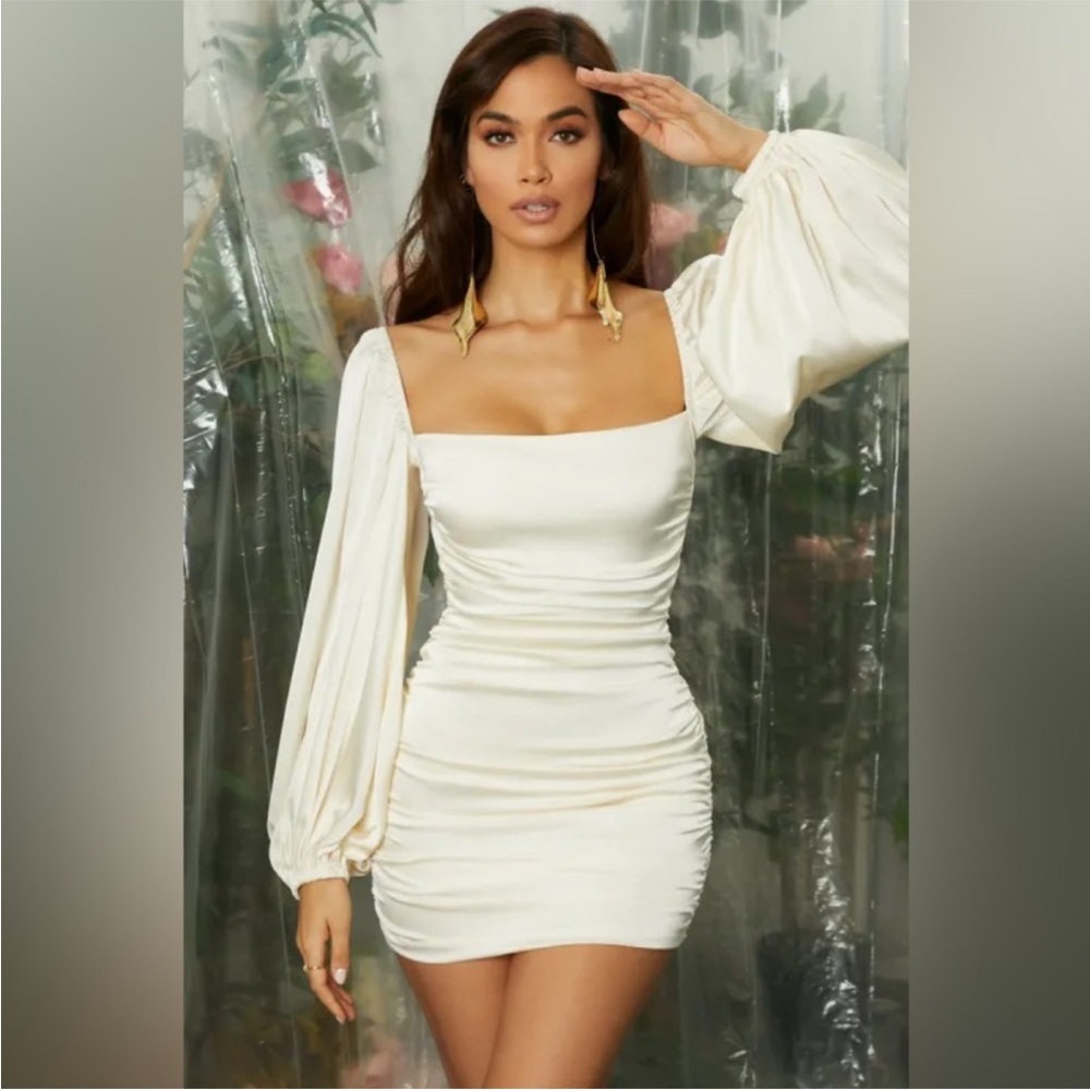 Elegant Cream Dress with Balloon Sleeves